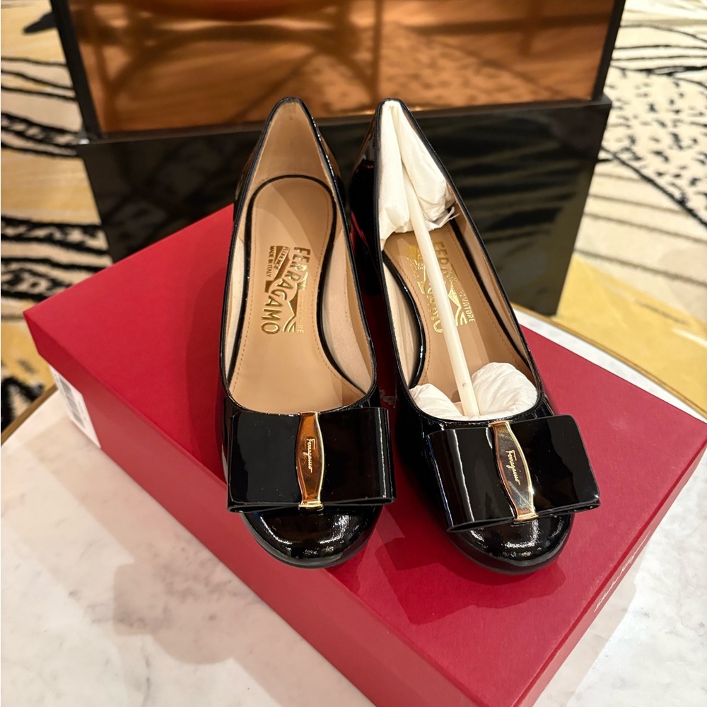 SALVATORE FERRAGAMO
Elinda 40 Patent Leather Pumps